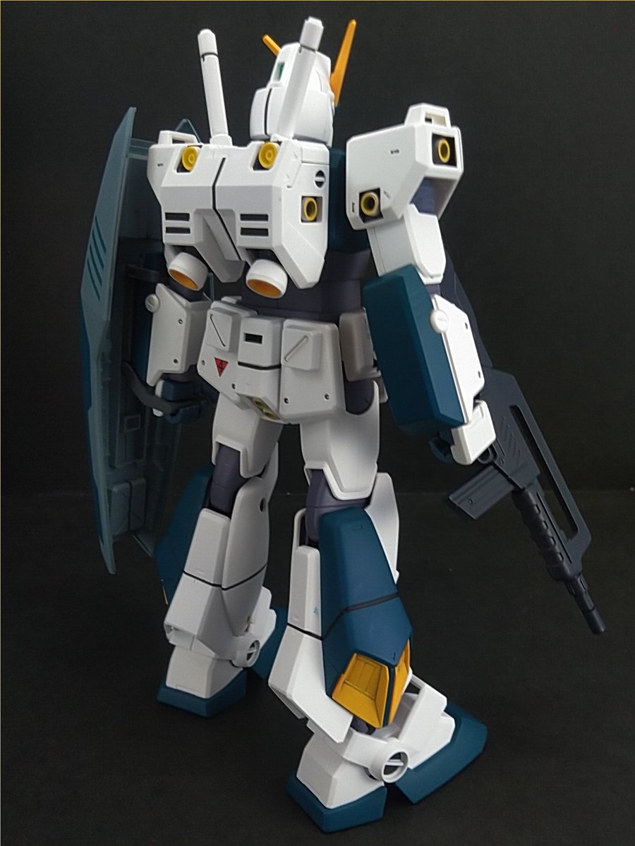 fleer5922's tweet photo. #バンダイ MG 1/100 RX-78 NT-1 アレックス 完成。Ver.2.0の発売を機に99年製の初代を製作。一部関節に合わせ目が有るが非ABS。チョバムアーマーも無理なく脱着。かなりの良キットである。設定に無いサイドアーマーを追加、ボディカラーや複合シールドの色は独自解釈とした。#UCLO #完成品69 #ガンプラ https://t.co/XPTIn3LPcI