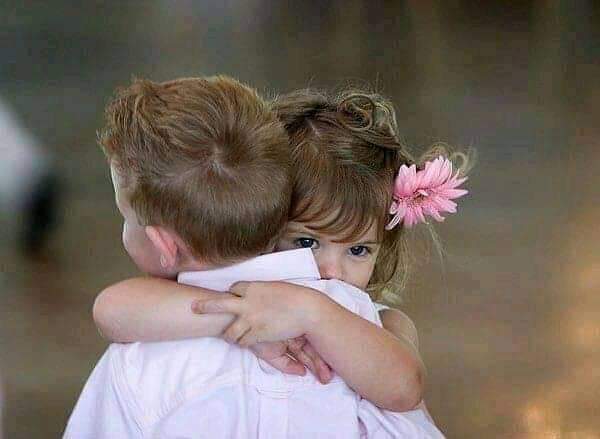 MrafyD's tweet photo. عجيب أمر العناق ..
وكأنه لملمة أرواحٍ ضاق بها الاتساع، وترى في الضيق حياة....♡ https://t.co/FAa5pAOBkM