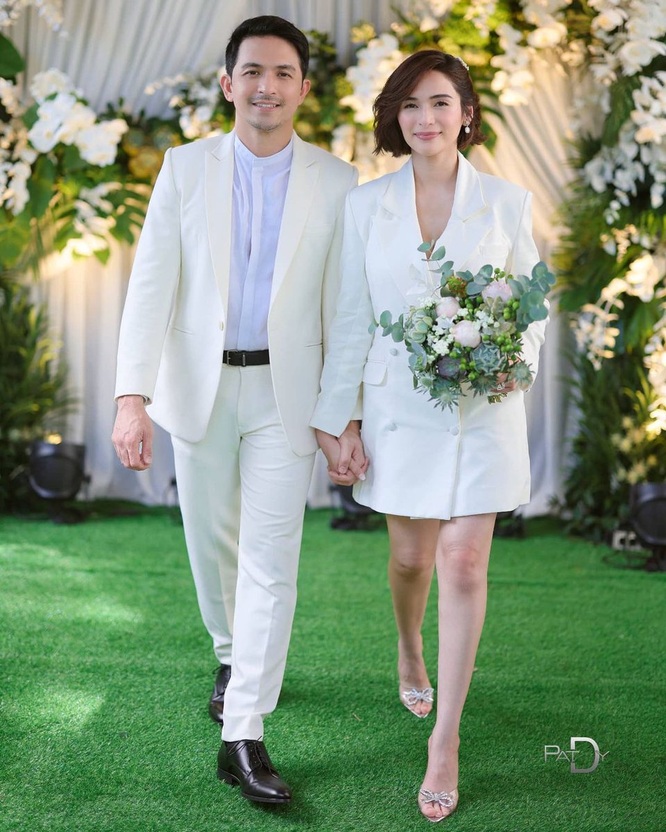 News5PH's tweet photo. AND IT'S OFFICIAL! 👩‍❤️‍👨

Ikinasal na ang celebrity couple na sina Dennis Trillo at Jennylyn Mercado. Congratulations!

📷: Pat Dy/Instagram https://t.co/2MG26DWoUR