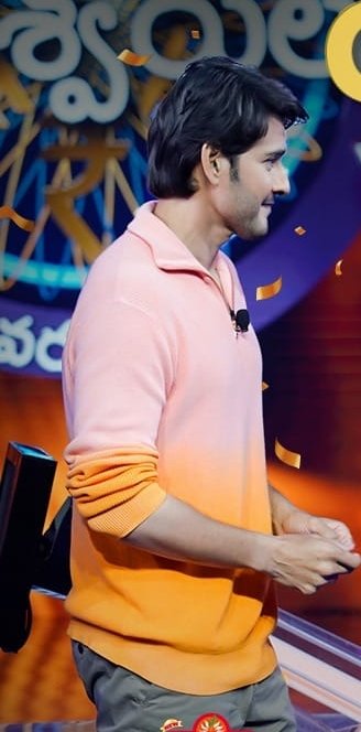 BurriPalemMbfc's tweet photo. #SarkaruVaariPaata Scotch &amp; Soda  Cost 12k !! Branded T Shirt !!

@urstrulyMahesh  #SSMB28 #EvaruMeeloKoteeswarulu https://t.co/QeDNdbolUG