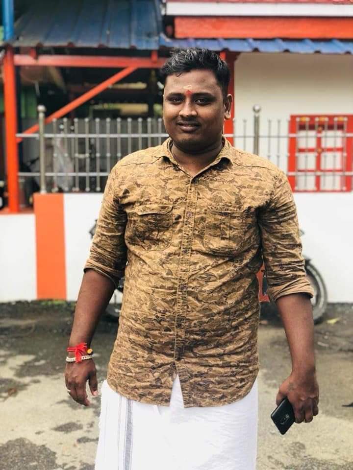 MYogiDevnath's tweet photo. काश इनका भी नाम अख़लाक़ पहलू खान या तबरेज अंसारी होता 
केरल के पलक्कड़ में संघ के कार्यकर्ता संजीत को उनकी पत्नी के सामने ही पीएफआई के गुंडों ने चाकुओं से गोंदकर मौत के घाट उतार दिया लेकिन किसी भी खबरिया कोठे से कोई आवाज नहीं आई या कोई सेक्युलर दोगला भी कुछ नहीं बोला https://t.co/plry42UfqC
