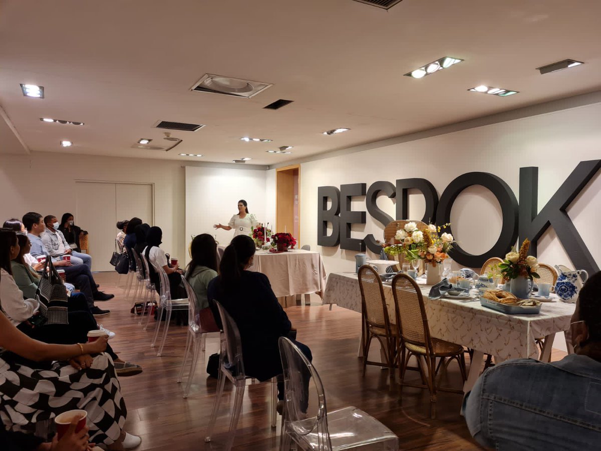 annieraman's tweet photo. 🍽🌹Learning how to creat beautiful table scales at the #BespokeChallenge Master Class with @SamsungSA @NaqiyahMayat / @decorexSA / @LeCreusetSA 🎪  We’re out at @DQ_Jozi, Fourways #MySamsungBespoke 

#interiordesign #homemakeover #samsung https://t.co/lZWC0i7sl2