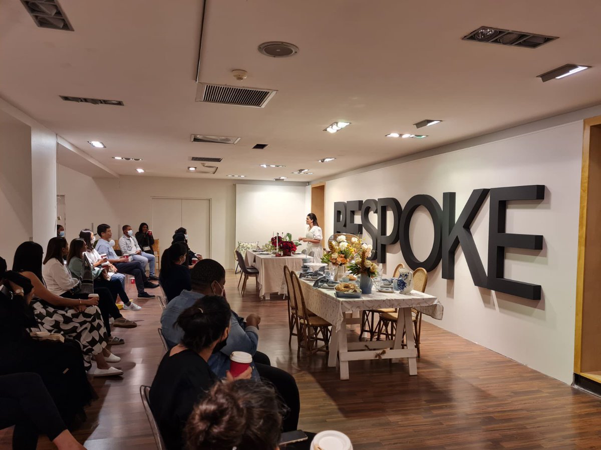 annieraman's tweet photo. 🍽🌹Learning how to creat beautiful table scales at the #BespokeChallenge Master Class with @SamsungSA @NaqiyahMayat / @decorexSA / @LeCreusetSA 🎪  We’re out at @DQ_Jozi, Fourways #MySamsungBespoke 

#interiordesign #homemakeover #samsung https://t.co/lZWC0i7sl2