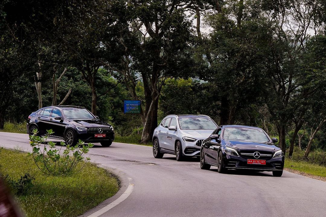 sundaram_motors's tweet photo. With our patrons on the last leg of our drive from Serai Resorts, bidding adieu to the beautiful landscape after a refreshing stay.
#AMGDrive #20YearsofStardoM #Bandipur #Mysuru #Manipal #Chikmagalur #Mangalore #Hassan #Coorg #Serai https://t.co/ybj0DOtvib