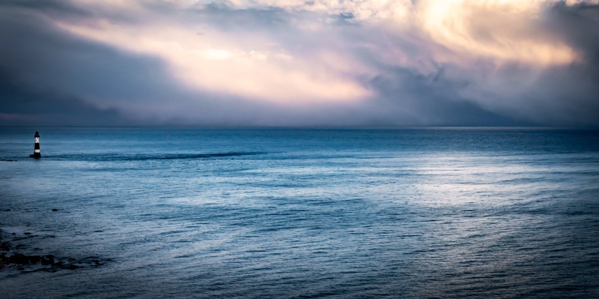 pauljwillson's tweet photo. Scale
#Beachyheadlighthouse #StormHour #ThePhotoHour #seascape https://t.co/25520tYGaV