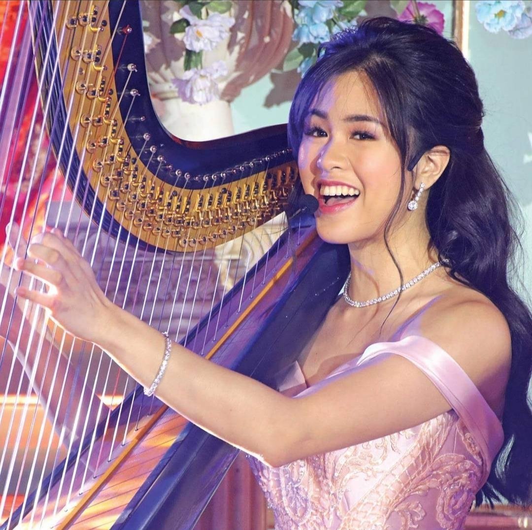 Our talented paraluman!

<a href="/KissesDelavin/">Kisses Delavin</a> 

KISSES AMING PARALUMAN 
#KissesDelavin