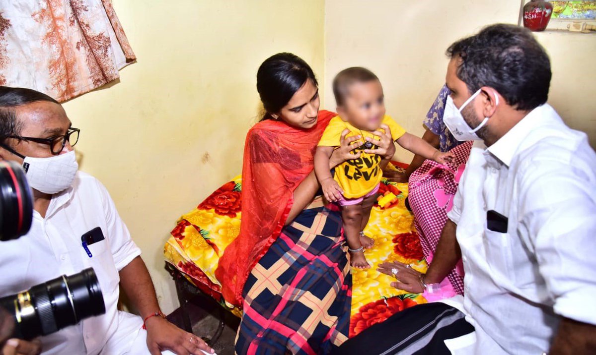 surendranbjp's tweet photo. Visited the residence of Swargeeya Sanjith, who was brutally murdered by the members of the Islamic terror outfit SDPI. He was hacked to death in broad daylight. The @TheKeralaPolice is yet to arrest the perpetrators. There exists an unholy nexus between the CPIM &amp; Jihadi forces. https://t.co/baLz0288Lp