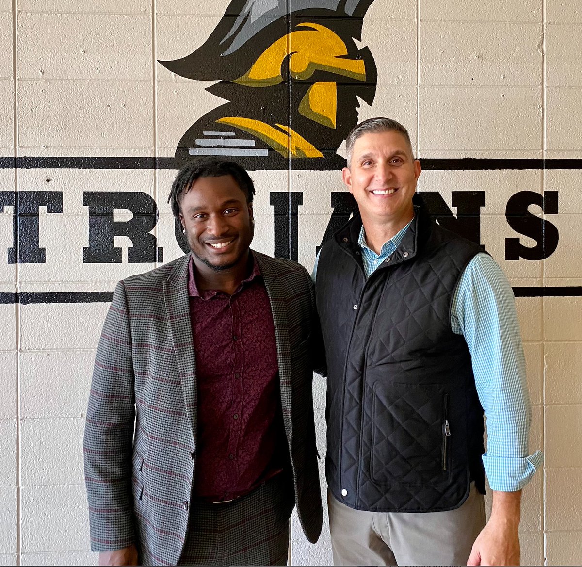 PVitaleSpeaks's tweet photo. Today’s #PeakPerformanceU assembly at Lee Senior High School was spot on! It was obvious that the message offered resonated with the students in attendance. Thanks to the administration and students for your participation and for embracing the PPU curriculum. #MakeTodayCount https://t.co/gdKiUCf9U0