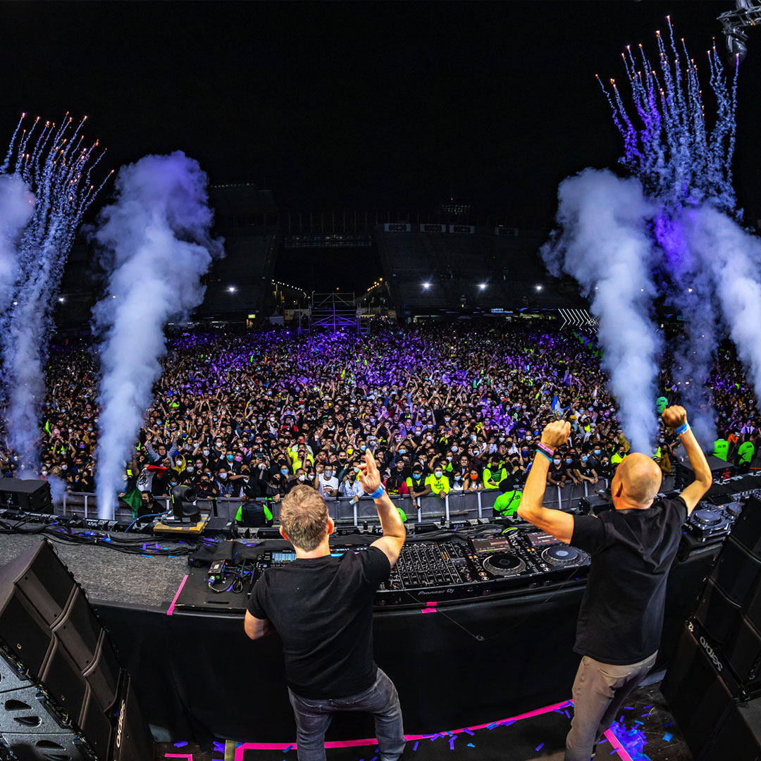 asot's tweet photo. Our guys behind the decks are delivering some massive tunes out here and the Mexican crowd sure knows how to party! 🇲🇽 Let's keep this energy going! 💥
#ASOT1000 #ASOTMEX https://t.co/jkfwEwOOy3