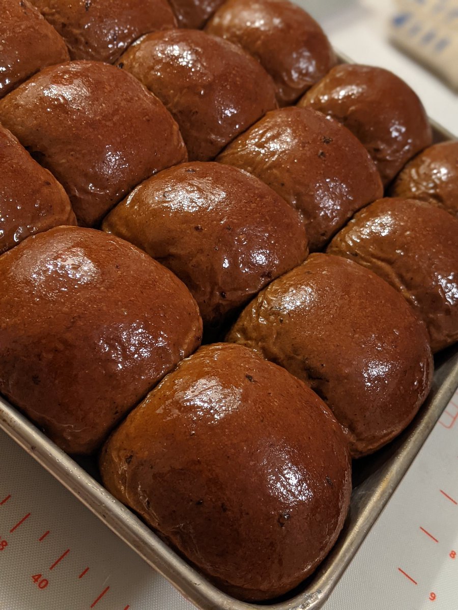 CisforCarla's tweet photo. Logged off and did some #RageBaking👩🏿‍🍳. 
I wish you could smell this photo.🤎

#NoFilter
#SpiceBun
#BreadLove🍞
#GourmetTrini🇹🇹 https://t.co/ZDID4TNEue