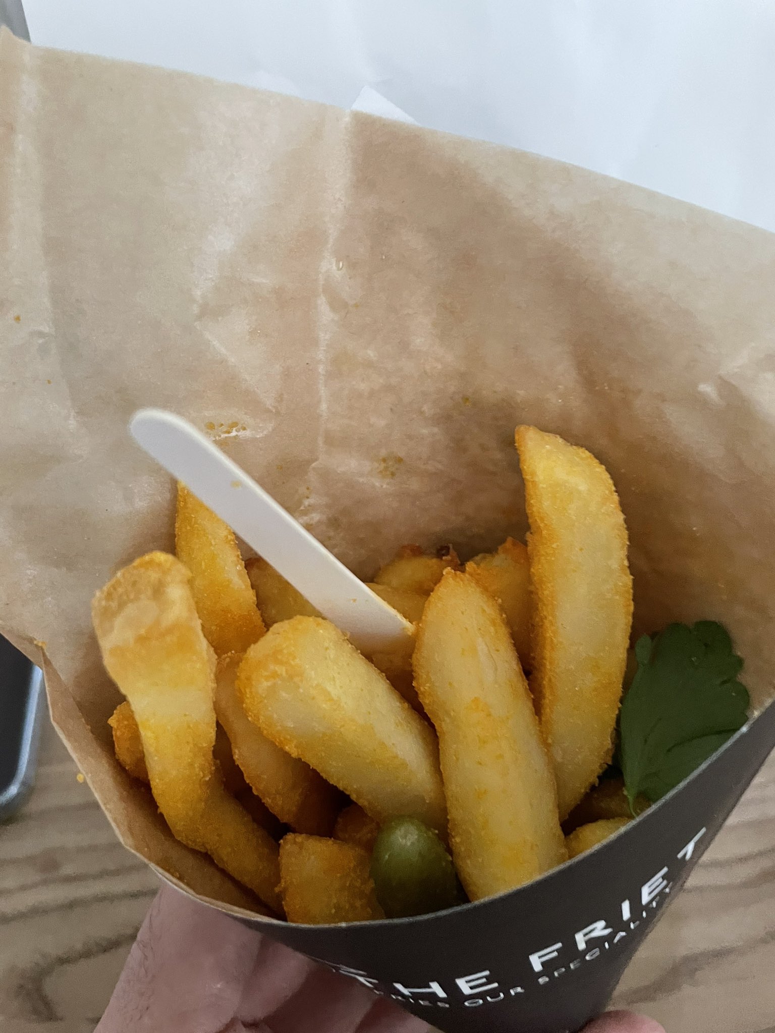 こじらせたっきー 近所にあるフレンチフライ専門店 前から気になってて今日初めて行ってみた パッケージがオシャレ 今日は季節限定のマロン何とかフレーバーにしてみた Andthefriet 栗 フレンチフライ T Co Z5zfgpu2jk Twitter