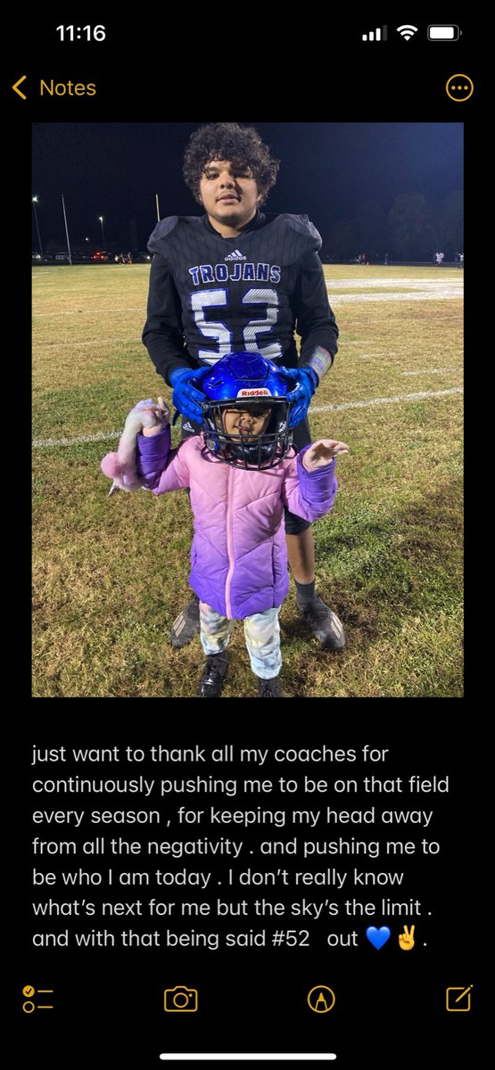 perry_dashaun's tweet photo. Love all my teammates and coaches 💙‼️@ClayHooper_ @CoachTDWRU @FBCoachThompson @CoachBakerNH https://t.co/Ya4XQlIlPA