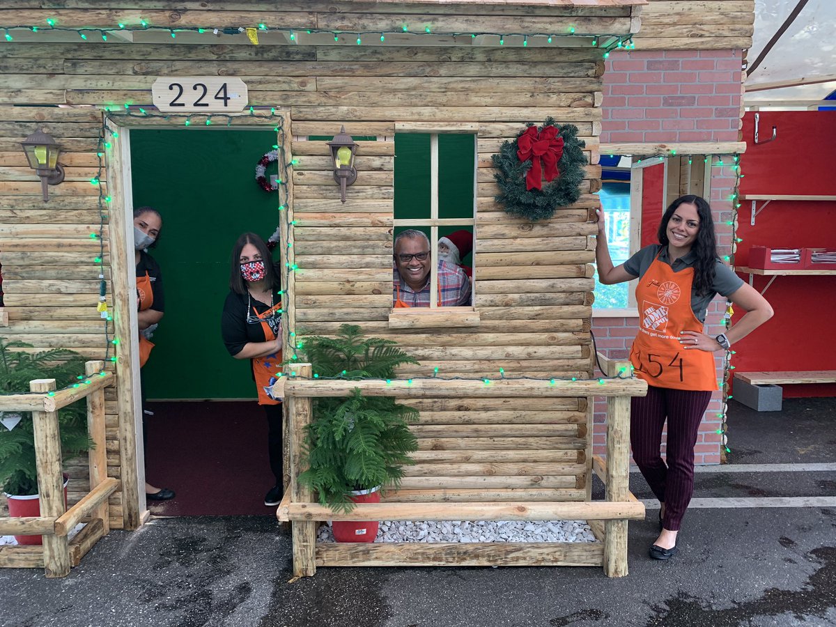 Santa’s workshop and Elf’s at #224 !! <a href="/Ernesto68455727/">SEGUNDO</a>