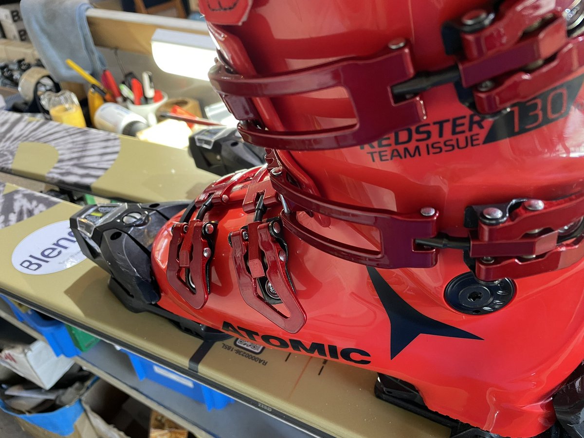 Tomo1600jib's tweet photo. 今季のブーツは足首の角度が入るので、それに合わせてリセッティング。　
ポジションの癖やブーツの角度で厳密には取り付け位置をオフセットする必要があります。
#compasshouse https://t.co/qbXnz94hPu