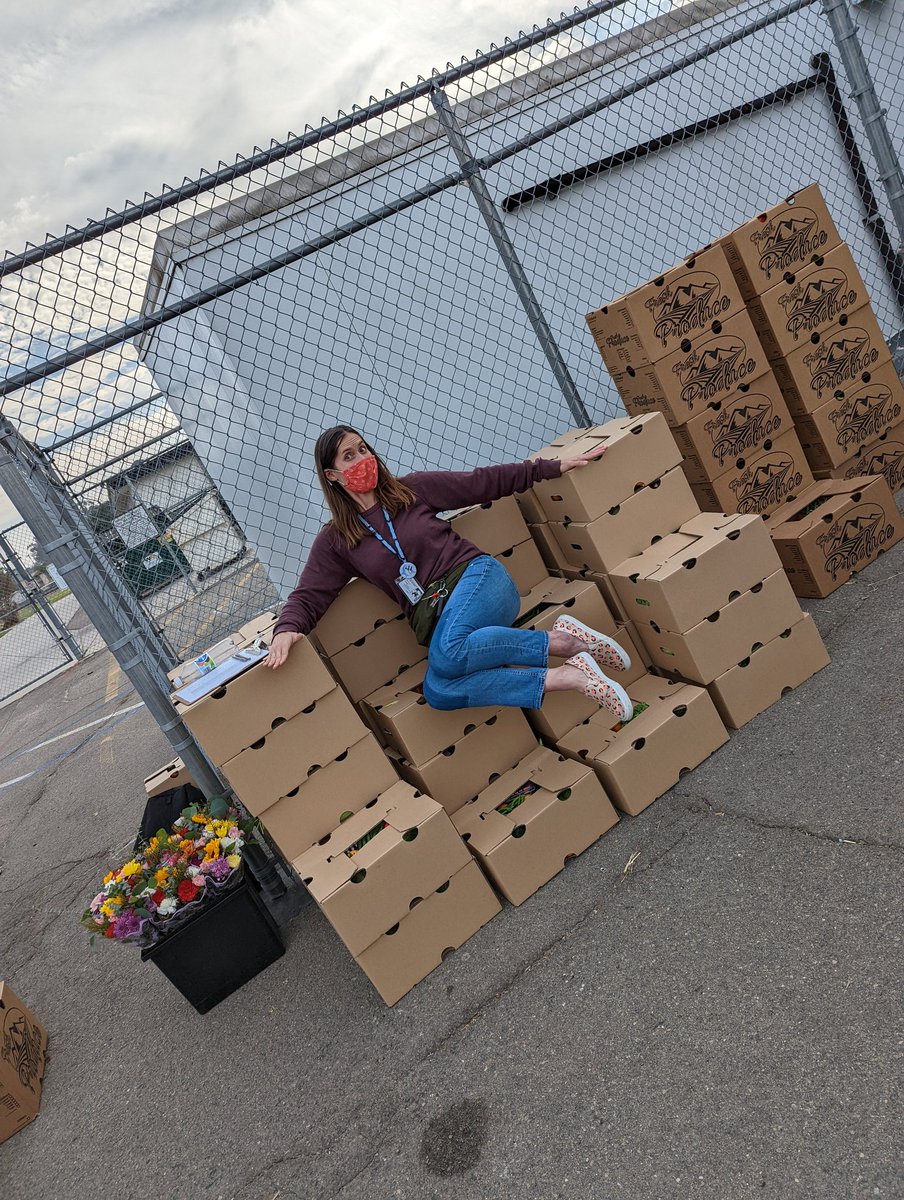 MichelleCugini1's tweet photo. A 👑 queen on my 🌽produce🍐 throne. I love our @VIDASHARKS community and opportunities like this one with @yasukochifamilyfarms that support our school and the families who are part of it.  #WeAreVIDA #SupportLocal https://t.co/p7KLsEDedK