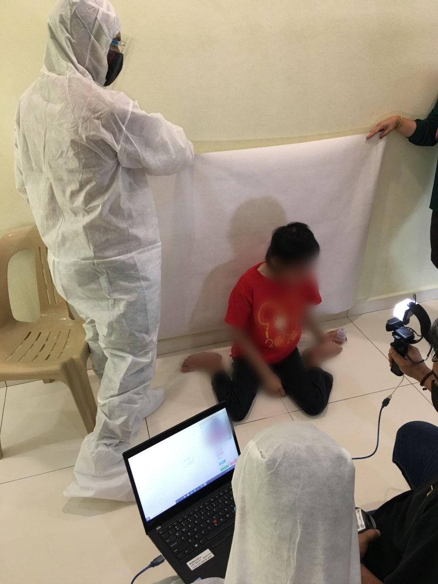 jpnwpkl's tweet photo. Pegawai @jpn_kualalumpur telah turun padang hari ini bagi menyantuni Permohonan Kad Pengenalan 12 tahun (OKU) menerusi Mobile Ehsan iaitu salah satu inisiatif Program MEKAR yang disediakan JPN
#ProgramMEKAR
#JPNWPKLHebat
@kpjpnm
@erisjemadi
@jpnhqofficial
@Ikrams87280490 https://t.co/75fUszVHw6