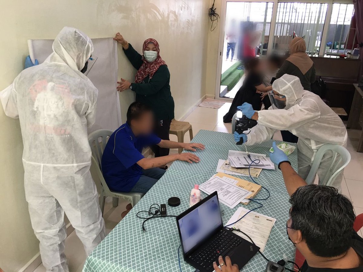 jpnwpkl's tweet photo. Pegawai @jpn_kualalumpur telah turun padang hari ini bagi menyantuni Permohonan Kad Pengenalan 12 tahun (OKU) menerusi Mobile Ehsan iaitu salah satu inisiatif Program MEKAR yang disediakan JPN
#ProgramMEKAR
#JPNWPKLHebat
@kpjpnm
@erisjemadi
@jpnhqofficial
@Ikrams87280490 https://t.co/75fUszVHw6