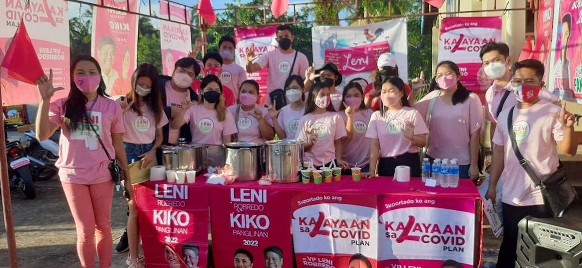 manilabulletin's tweet photo. Supporters of VP Leni Robredo and her running mate Sen Kiko Pangilinan hold a nationwide #LugawOne covering 354 cities and municipalities in over 62 provinces on Saturday, Nov. 20.

“What a show of radical love,” one of the Leni-Kiko supporters says. 📷: TRoPa | @MB_RAntonio https://t.co/m2uGz9JmCw
