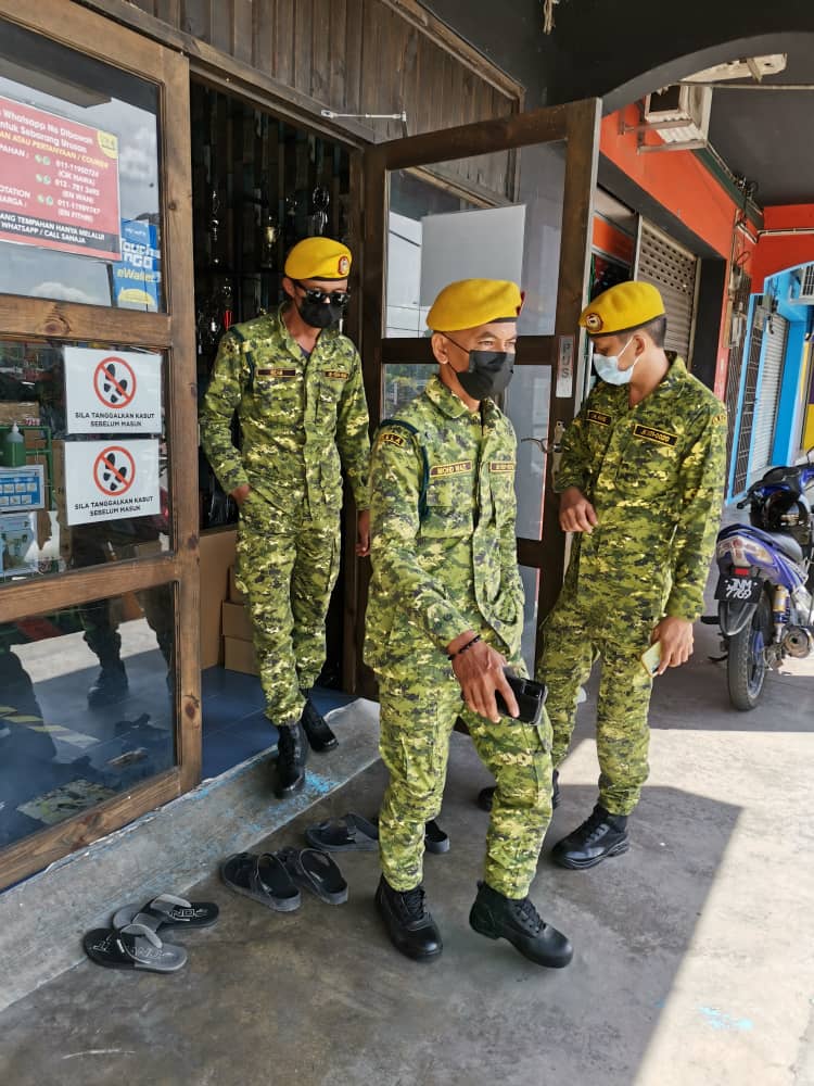 RELAbatupahat's tweet photo. 19 NOVEMBER 2021 | JUMAAT,  RONDAAN PKP DAN PEMBUDAYAAN NORMA BAHARU AGEN BASMI COVID 19 

#StayAtHome
#NormalBaharu
#MalaysiaBebasCovid19
#SetiaBerbakti

@yahyakgc @SazaliZin @msrz81 @normanosak @relamalaysia @RELA_Johor @Hasni_Johor https://t.co/4IGG4uurEm
