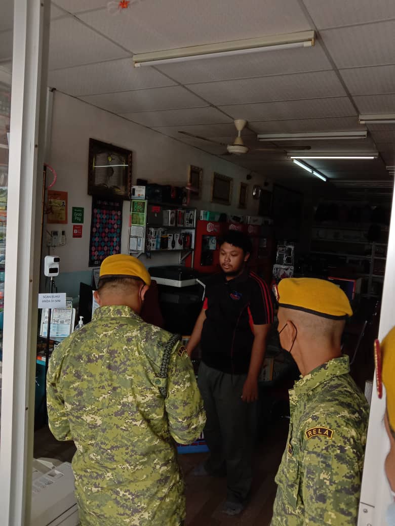 RELAbatupahat's tweet photo. 19 NOVEMBER 2021 | JUMAAT,  RONDAAN PKP DAN PEMBUDAYAAN NORMA BAHARU AGEN BASMI COVID 19 

#StayAtHome
#NormalBaharu
#MalaysiaBebasCovid19
#SetiaBerbakti

@yahyakgc @SazaliZin @msrz81 @normanosak @relamalaysia @RELA_Johor @Hasni_Johor https://t.co/4IGG4uurEm