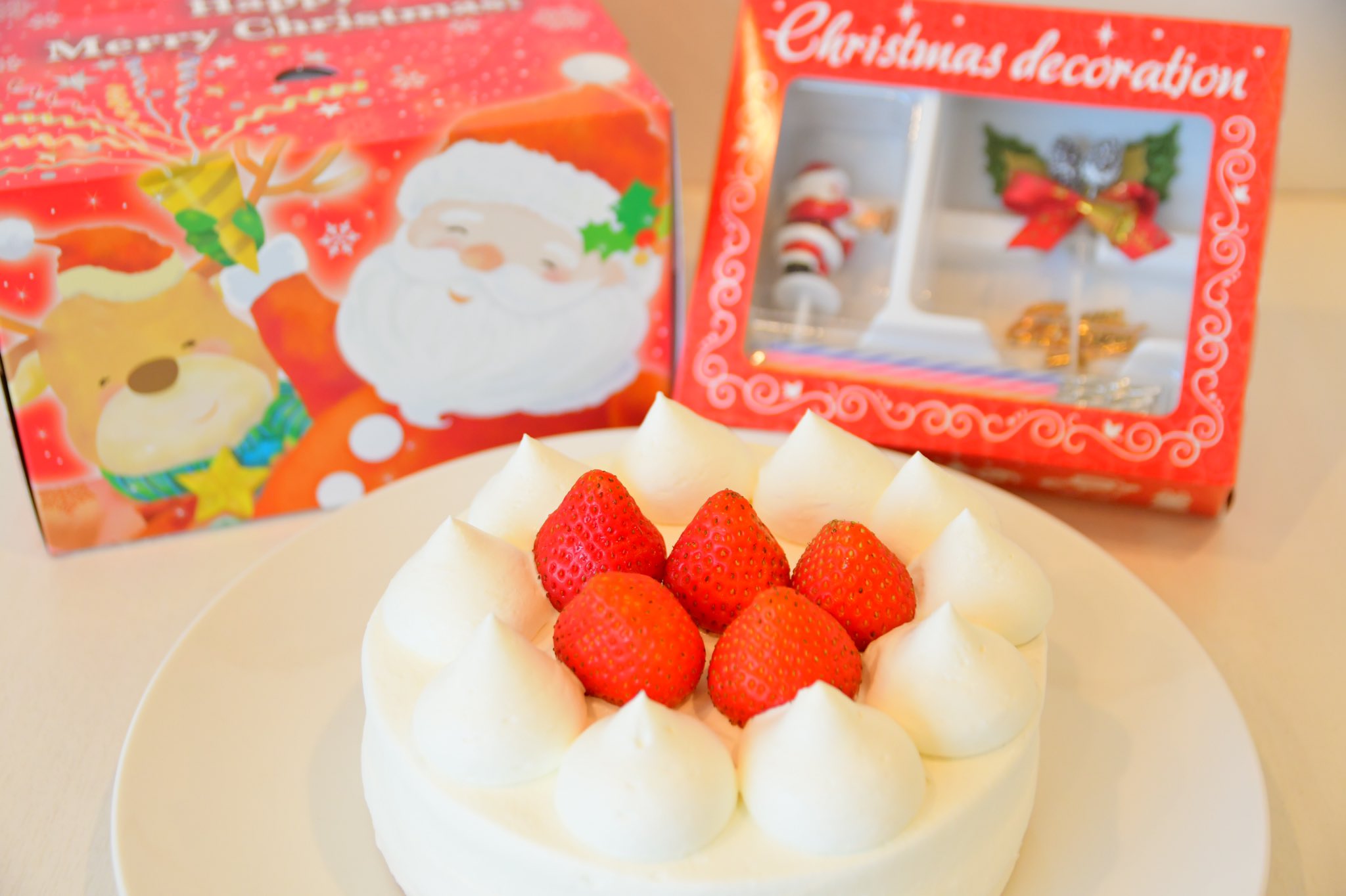 ちょ Rt Mimi3131in 誕生日ケーキとクリスマスケーキどちらも楽しめるケーキ 24日にお 誕生日ケーキを作ってもらえませんか そんな声に出来る事はないかなと 毎年 挑戦しているクリスマス 今年は飾りを別にして両方楽しめるケーキにしま