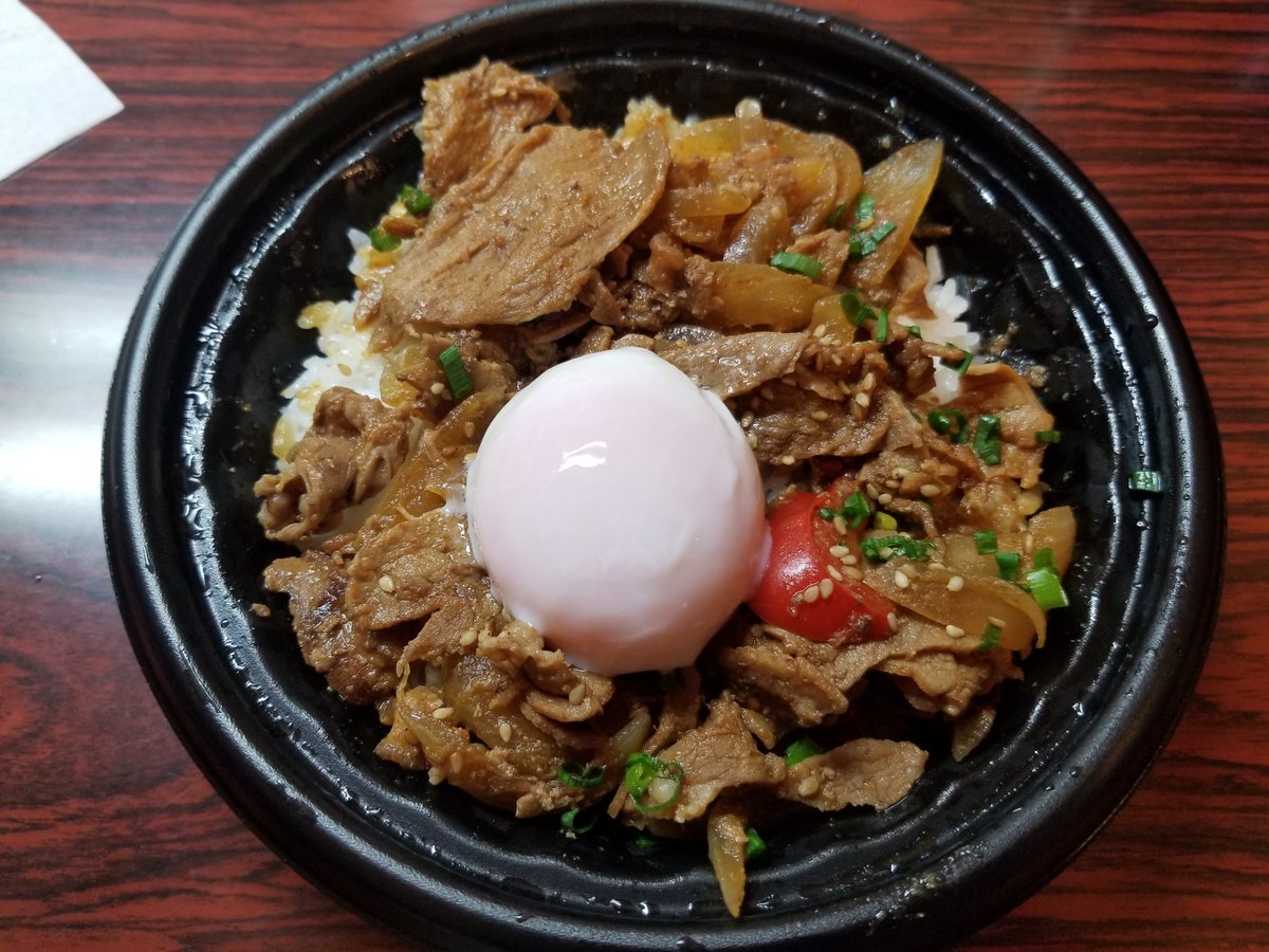 ChiinoidF's tweet photo. 格安弁当たち。
#松江
#弁当屋
#ビーツー #bTWO
#焼肉丼 #鯖の味噌煮 #唐揚げ https://t.co/OqSqvZhE5L