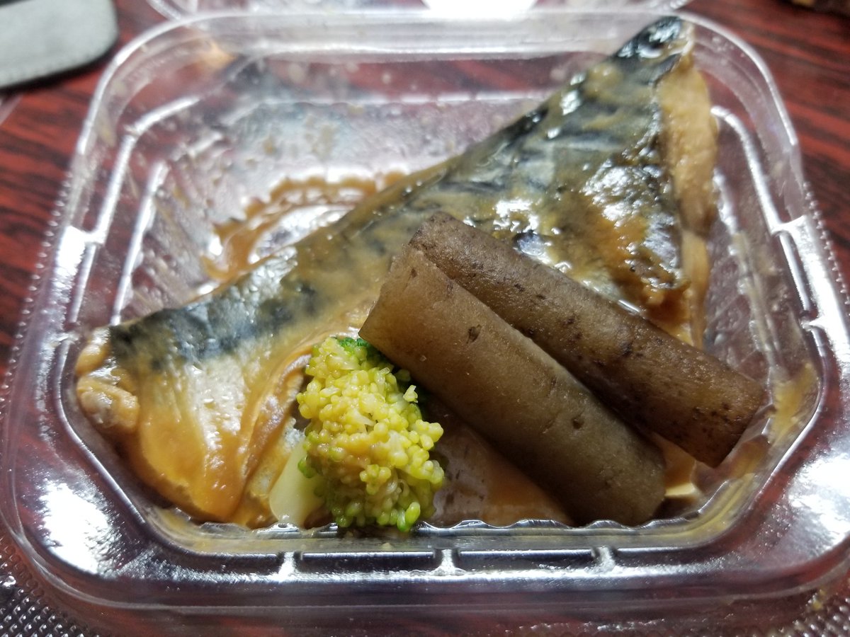 ChiinoidF's tweet photo. 格安弁当たち。
#松江
#弁当屋
#ビーツー #bTWO
#焼肉丼 #鯖の味噌煮 #唐揚げ https://t.co/OqSqvZhE5L