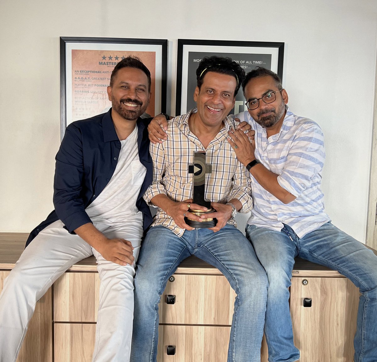 rajndk's tweet photo. Every time we revisit Season 2 we realize how @bajpayeemanoj upped his already wonderful performance from S1 and filled it with amazing nuances and intensity!! Congratulations and many more awards to come!! 🤗
#TalentTrack #TheFamilyMan #TheFamilyManSeason2 https://t.co/s0sp8PxVSk