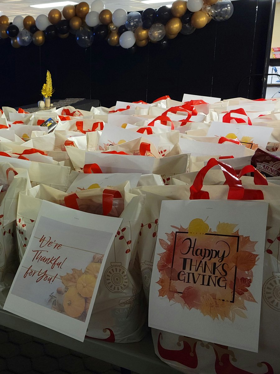 k_sophieking's tweet photo. Kindezi O4W families, teachers/staff, board members, and geniuses donated food & money for Thanksgiving meal kits for families. Special SHINE to SGA that raised $200 to purchase turkeys! #geniusawakening #leader #collectiveresponsibility #love @KindeziSchool @KindeziED @KO4WRF https://t.co/7AYc0CUl1P