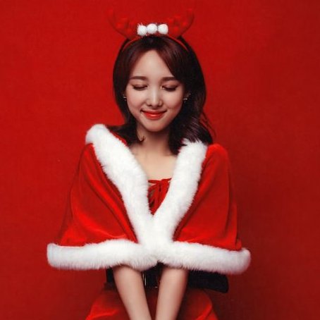 nayeon thinker #FormulaOfLove tweet media