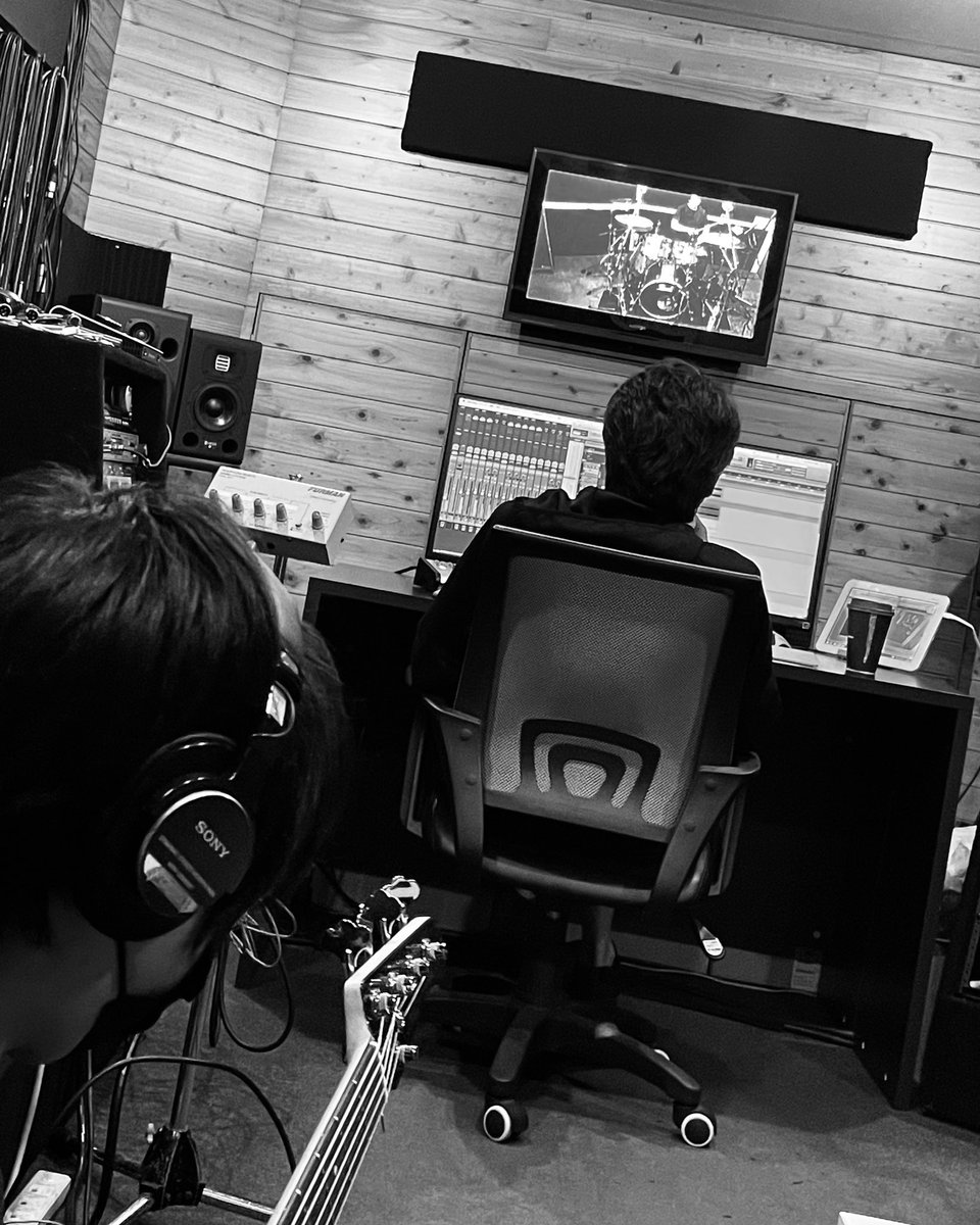 JUN_AMH's tweet photo. 只今絶賛レコーディング中です！！
めちゃくちゃカッコいいの録ってるんで楽しみにしてて下さい🔥🔥🔥🔥

#ASKINGMYHERO
#VETIX https://t.co/lB2KrbNyN6