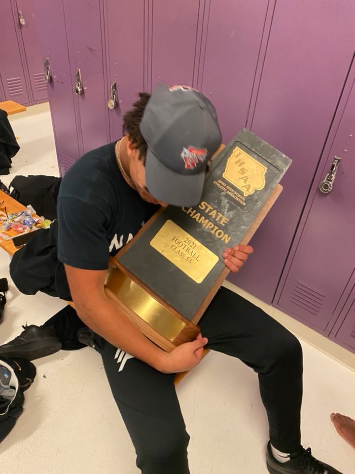 xaviernwankpa01's tweet photo. The only way to finish high school. https://t.co/uRVlFxXUgf