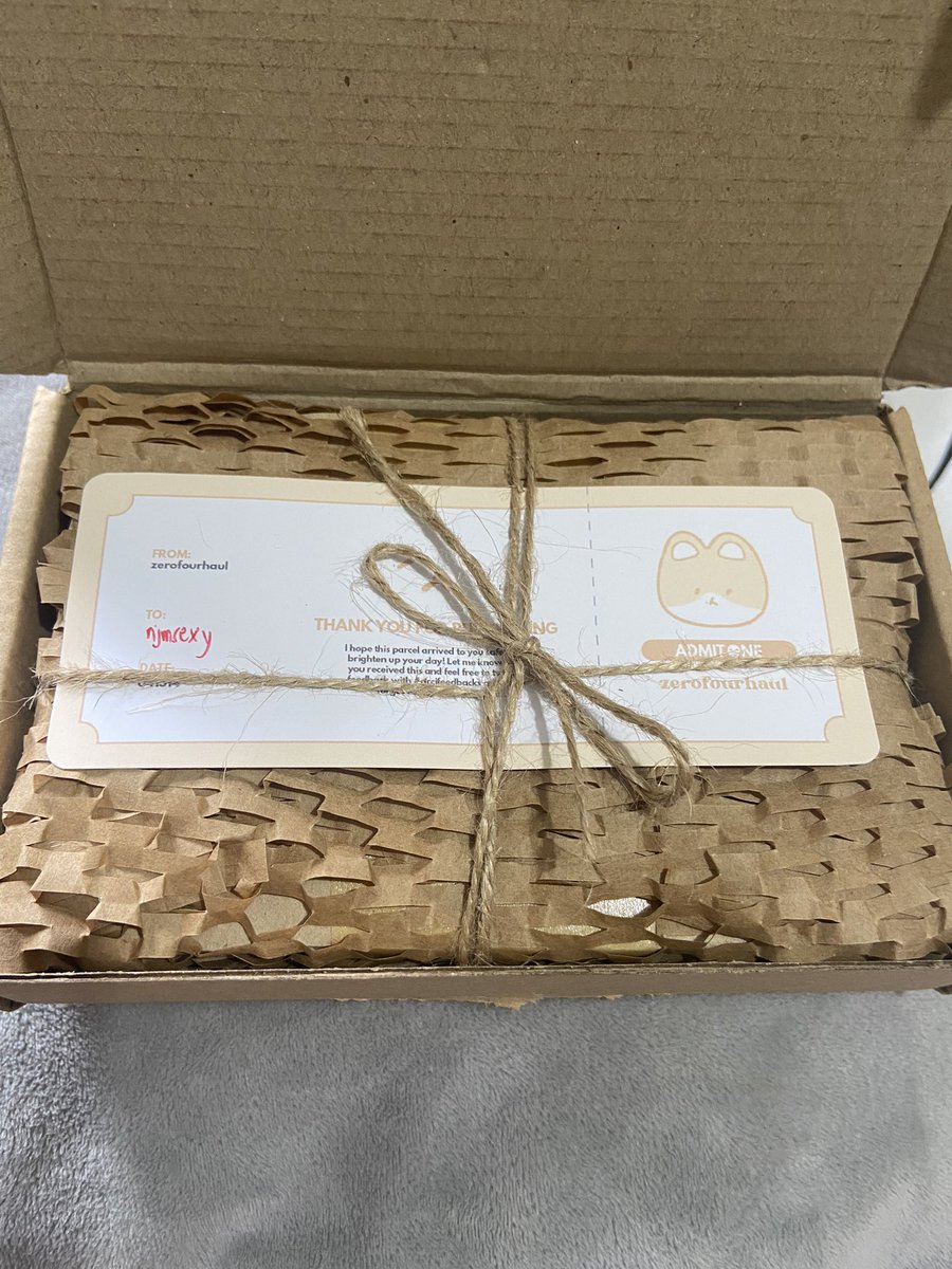 njmsexy's tweet photo. omg deserve ko ba makatanggap ng ganito ka-cute na mail??!? nakarating na po si jaemin. ang cute nung freebie and nung ty card! teolaegi <33 i appreciate din po super eco friendly ng packaging! thank u vvv much! this made my day ♡ *、✧。*·
@zerofourhaul #arcifeedbacks https://t.co/732hFhglrd
