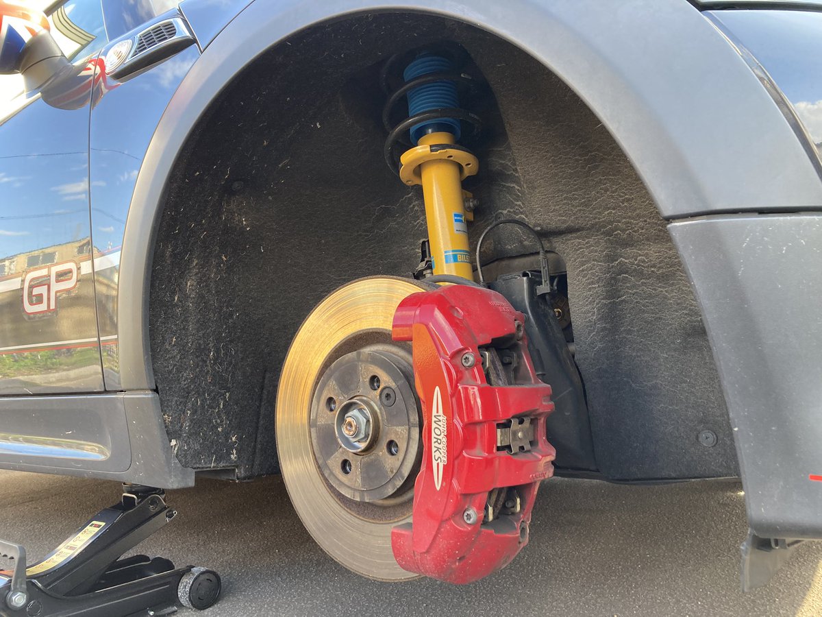 pundaricaster's tweet photo. #mini #jcw #R56
#bilstein
#eibach
#neuspeed
天気良好温暖☀️だったので
クルマの冬支度
タイヤ交換決行part2
夏の終わりに
サスペンション交換したので
ニンマリ瞬間
クルマ変態としては
サスペンションを磨き上げ
冬タイヤのサイズに
Michelin該当なしなので
DUNLOP使用
効きは不明 https://t.co/whBuEzZHGV