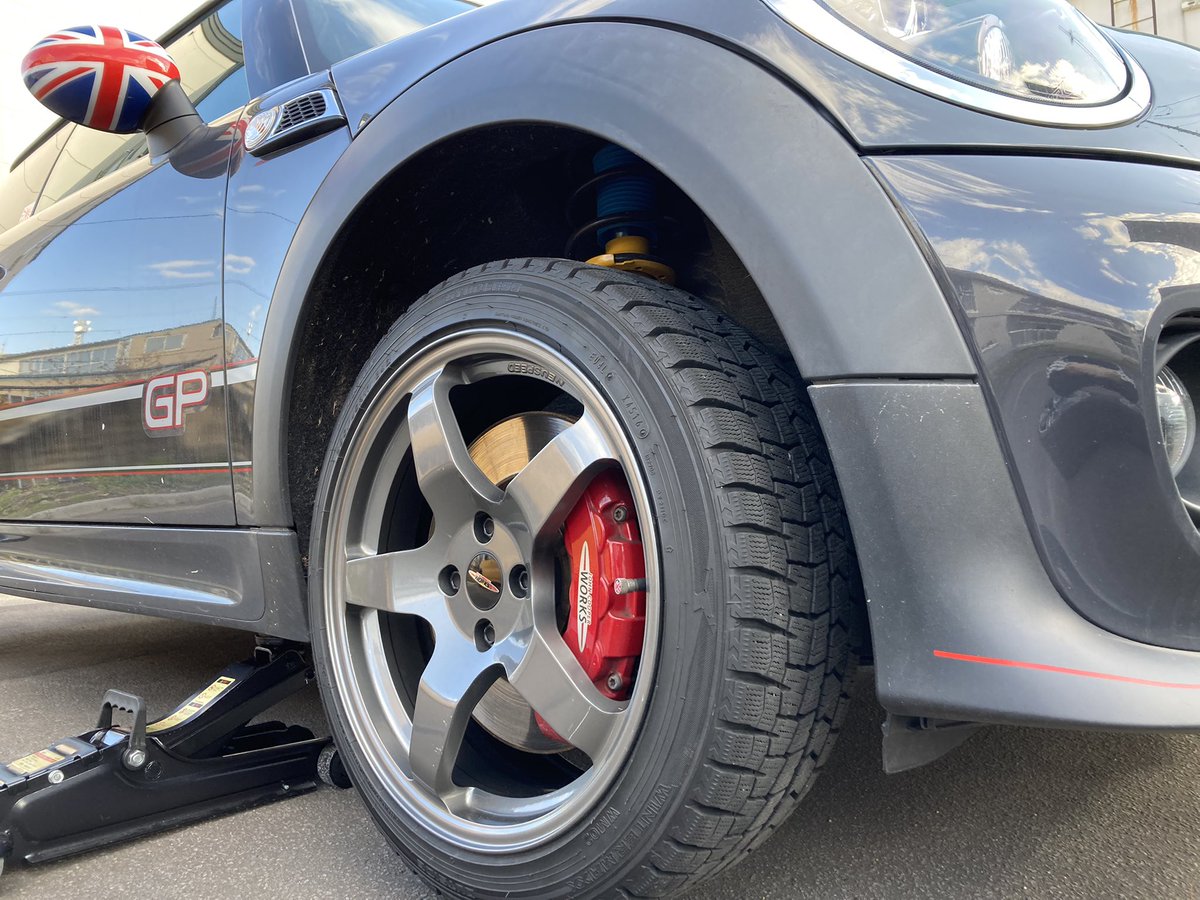 pundaricaster's tweet photo. #mini #jcw #R56
#bilstein
#eibach
#neuspeed
天気良好温暖☀️だったので
クルマの冬支度
タイヤ交換決行part2
夏の終わりに
サスペンション交換したので
ニンマリ瞬間
クルマ変態としては
サスペンションを磨き上げ
冬タイヤのサイズに
Michelin該当なしなので
DUNLOP使用
効きは不明 https://t.co/whBuEzZHGV