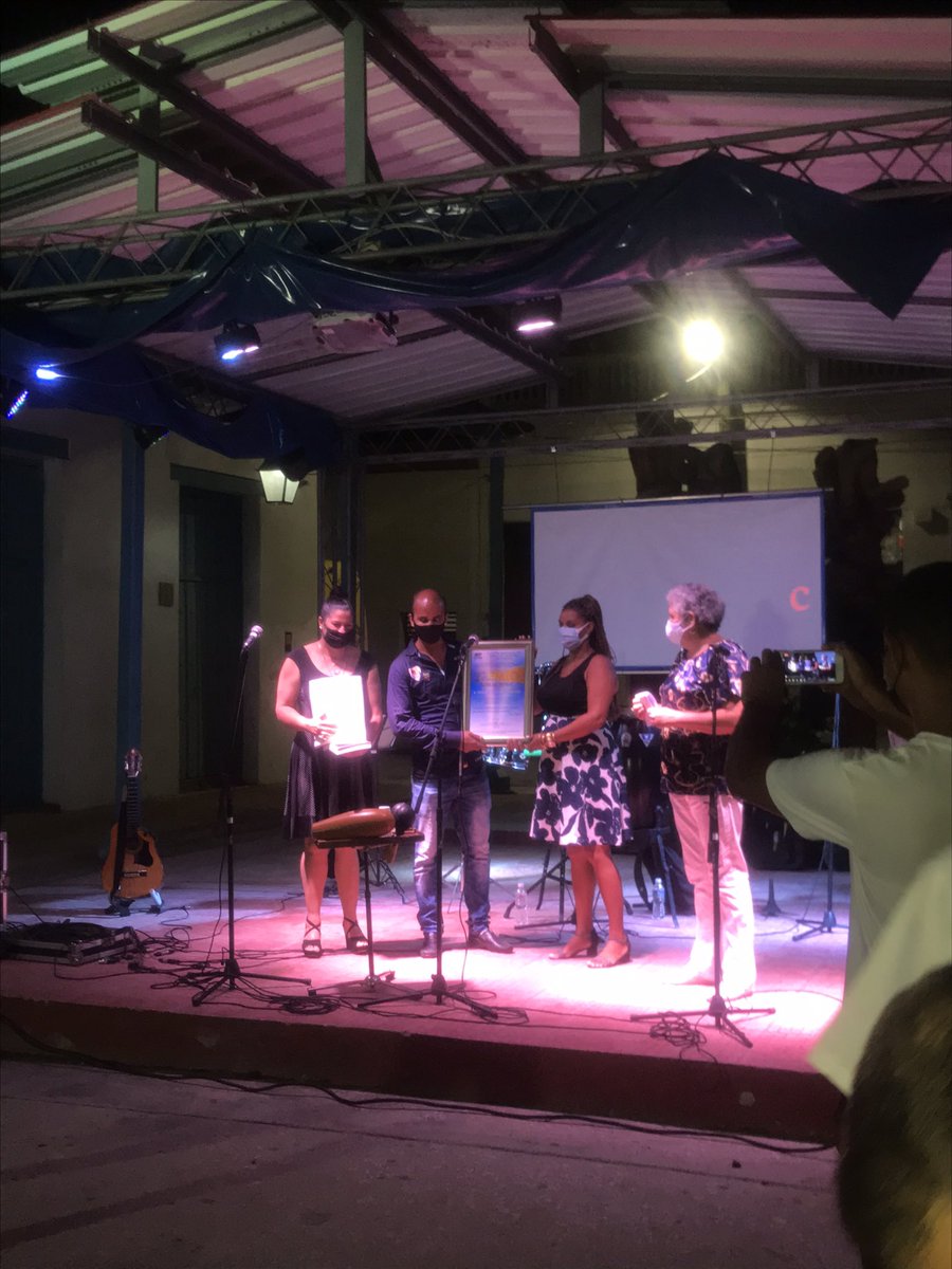FEUdelaUHo's tweet photo. Y así Culmina la XIII edición del Festival Universitario del Libro y la Lectura desde el Callejón de los Milagros Plaza de la Marqueta
 
#OrgulloUHo
#FEUdeCuba
#SomosFEU https://t.co/3sPNqjTUlg