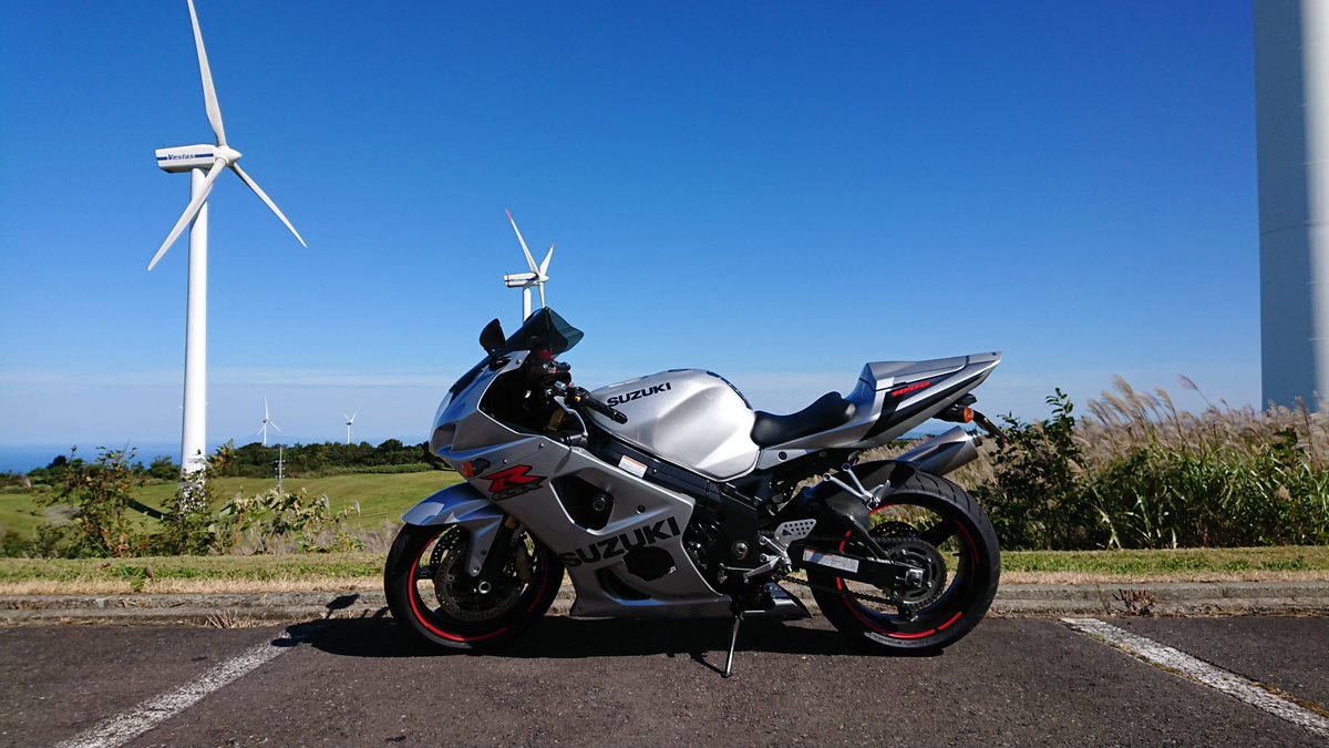 AirBalmy's tweet photo. 昨日また1つ年を取ったので

名前 : akitomo
性別 : 男 
年齢 : おじさん 
住み : 東京→南米→神奈川県
身長 : 174
車種 : Bandit400V→GSXR1000
好き : 旅　睡眠　ガンダム関連　IT関連　穏やかな風景
一言 : ツーリングやガンダム関連、色々呟きまーす

#バイク乗りとして軽く自己紹介
#GSXR1000 https://t.co/KTWIi5EGin