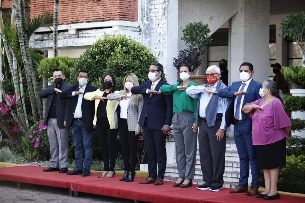 Conmemoramos el 111 aniversario de la #RevolucionMexicana, recordando a quienes lucharon por la justicia, libertad e igualdad en nuestro país.
Recordamos también a quienes cumplieron su responsabilidad en el servicio público aún con los retos que impone la pandemia por Covid-19.