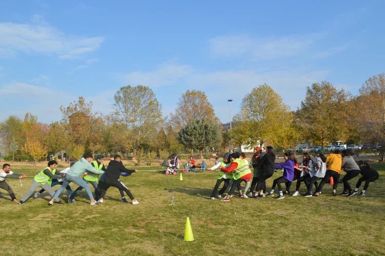 #ADYÜGençYeşilay💚 ile Teknoloji bağımlılığından uzak bir gün…📵
Gençlerimiz ile dolu dolu geçen,birbirinden güzel etkinliklerin (kitap okuma📚,eğitici ve canlandırıcı oyunlar🤹‍♂️,sportif faaliyetler🏐,müzik şenliği💃🕺🏼 v.s) yer aldığı bir günü geride bıraktk👏🏻

#yeşilayadiyaman💚