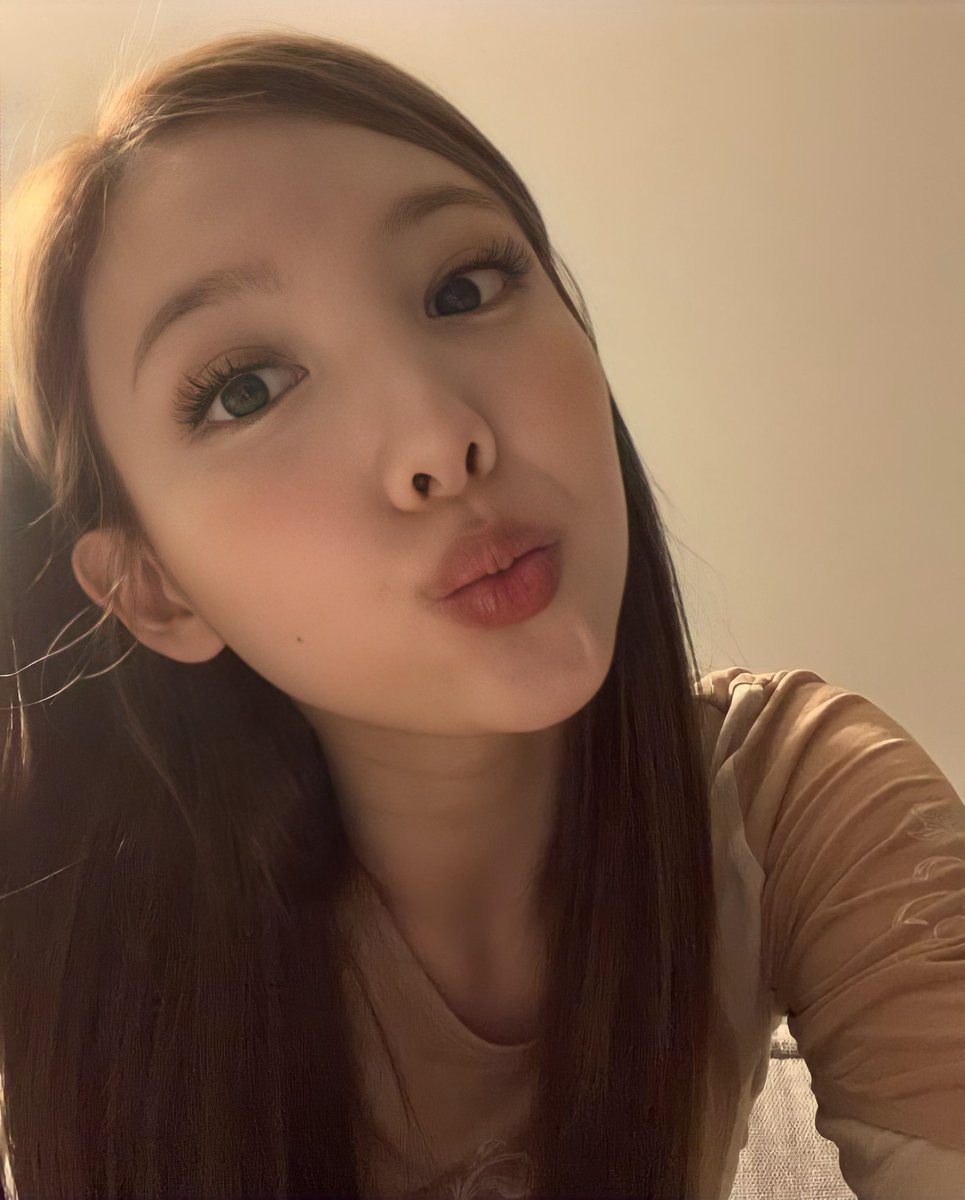 nynlsv's tweet photo. she's so pretty as always ❣️ https://t.co/5jrVA1dPtt