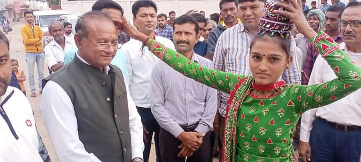 MLAKARYALAYDHRA's tweet photo. ગઈ કાલે મારા મત વિસ્તારના ધ્રાંગધ્રા તાલુકાના માલવણ ગામે  આઝાદી ના અમૃત મહોત્સવ અંતર્ગત "આત્મનિર્ભર ગ્રામ યાત્રા" નું ગામ લોકો દ્વારા ભવ્ય સ્વાગત કરવામાં આવ્યું .
 
જેમાં જિલ્લા પંચાયત સદસ્ય શ્રી છત્રસિંહ (પપ્પુ ભાઈ ઠાકોર), ક્ષત્રિય સમાજ ના ઉપપ્રમુખ  દિગ્વિજયસિંહ ઝાલા, 1/1 https://t.co/RulMIGAnh0
