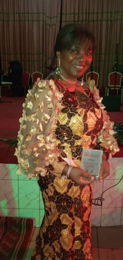 La reconnaissance par les pairs est unique. Heureuse de ce prix d'excellence de l'Association Camerounaise de Femmes Medecins (ACAFEM) reçu ce 19/11/2021 dans la Catégorie santé de l'enfant. Que toute la gloire revienne à Dieu.