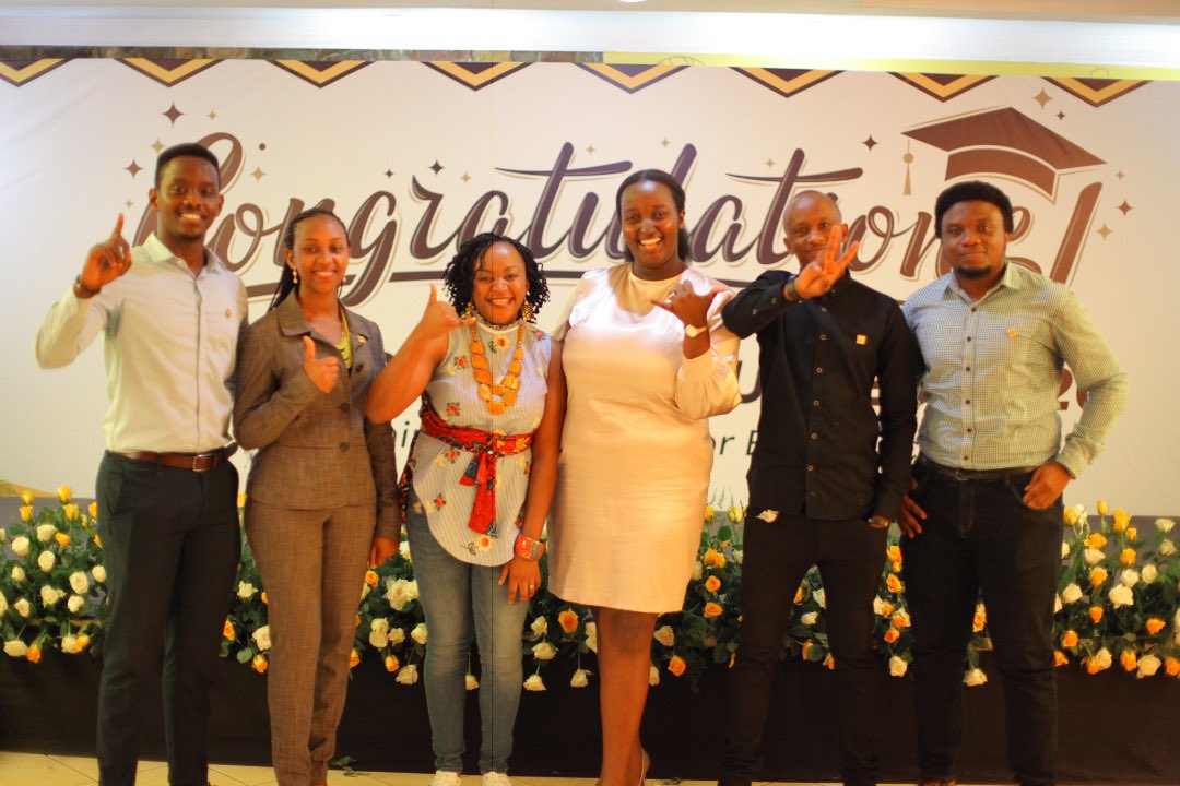 mkngambi's tweet photo. #AboutYest 1/6;
A grad ceremony celebrating @MTNRwanda's 1st cohort in the @MTNGroup #GlobalGraduateProgram. These 5 raised the #Rwanda flag high in this multi-country program!
So proud of you @_hirwaemmanuel, @realmugabo, @LilyN88024827, @BanamwanaAlain & @gatesi_lea 👏👏👏 https://t.co/xnKhzIweDj
