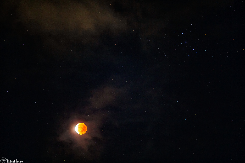 CosmicNewz's tweet photo. An Almost Total Lunar Eclipse via NASA https://t.co/u49963DtyF https://t.co/dg1u4cEgcR