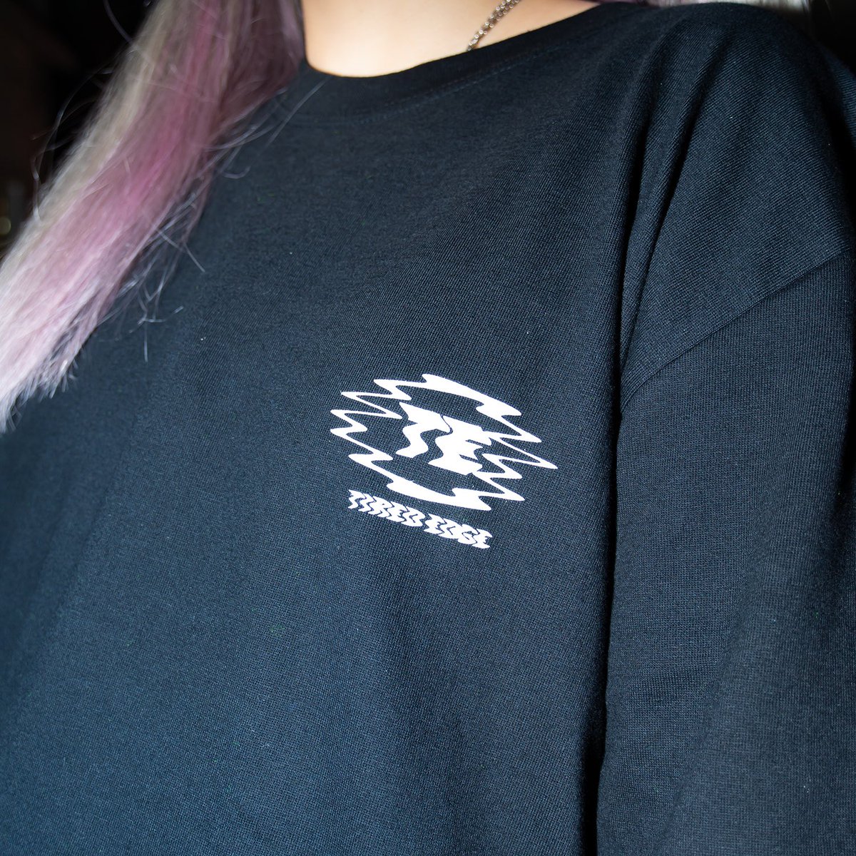 SKATE BRAIN Tシャツ

胸ポケットには「TIRED EDGE」ロゴ、背中には散らばったスケートギアが脳髄シルエットになった「SKATE BRAIN」を、3版でプリント。

tirededge.com/items/618b5fab…
#tirededge