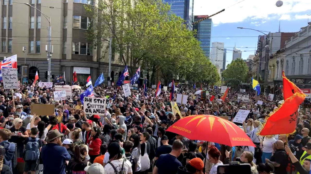 TheCryptonaut2's tweet photo. I've lived in Melbourne for over 30 years.
I've never seen anything like what I saw today.
Hundreds of thousands of people today.
Well over double from last week. A guess at 300-400 thousand.
This is parliament house right now at 5pm. 💕 https://t.co/Ns8RtBnQfb