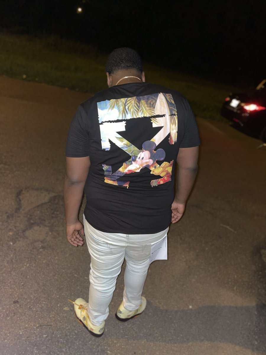 QBG_Blimp's tweet photo. purple jeans wit off white jays, just counted up a 10 💰🦅 #NoRapCap https://t.co/QyeQPPEZAa