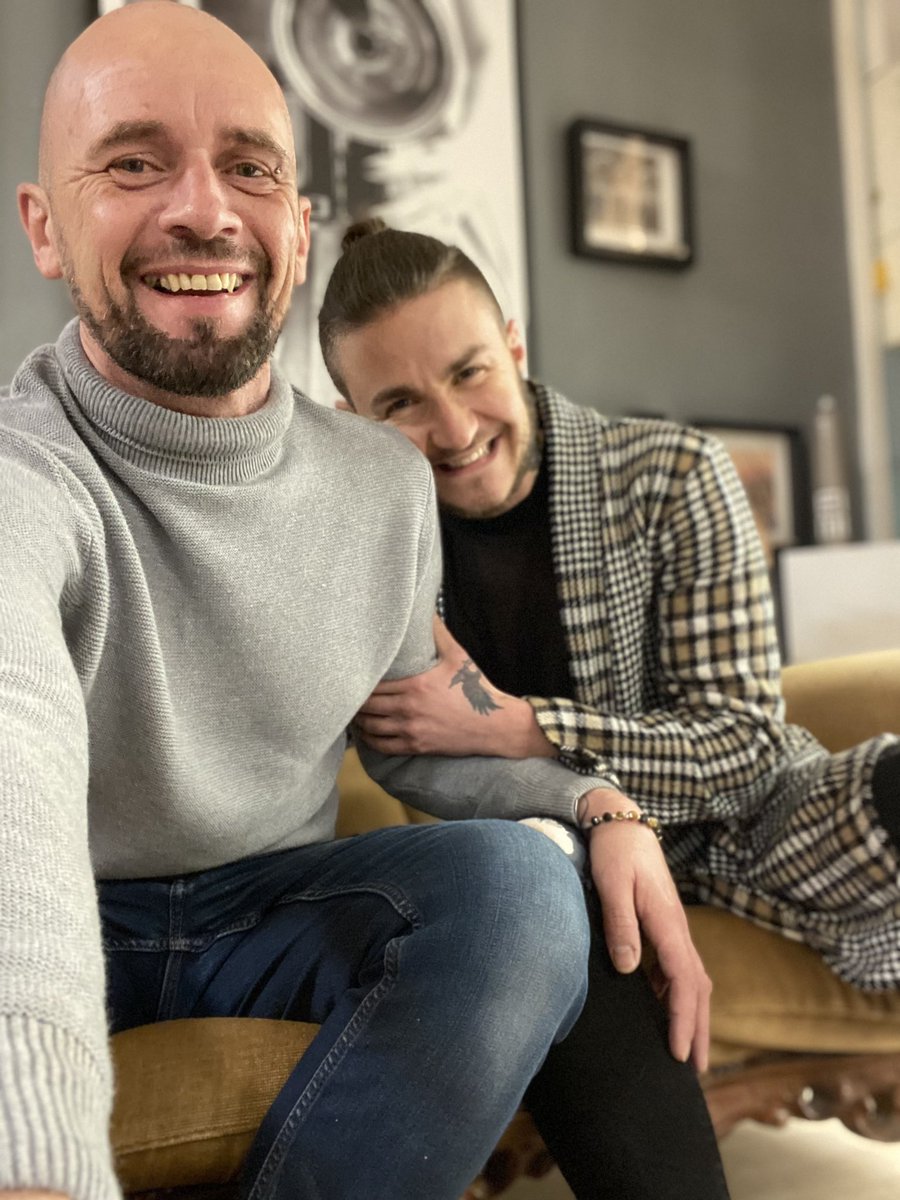PommeGregory's tweet photo. Rassurez-vous on ne se moque pas de vous 😂#gay #gayToulouse #gayfrance #LGBT #LGBTQ #ftm #CoupleGoals #transgenre #gayboy https://t.co/1lwvBSqyhv