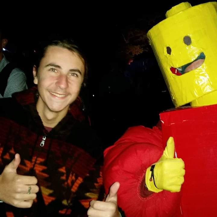 BOVAYMAN's tweet photo. @deadavatars Hehehehehe holy crap Lois! This is more exciting than that time I met Lego-Man! https://t.co/xAdas9mKlQ