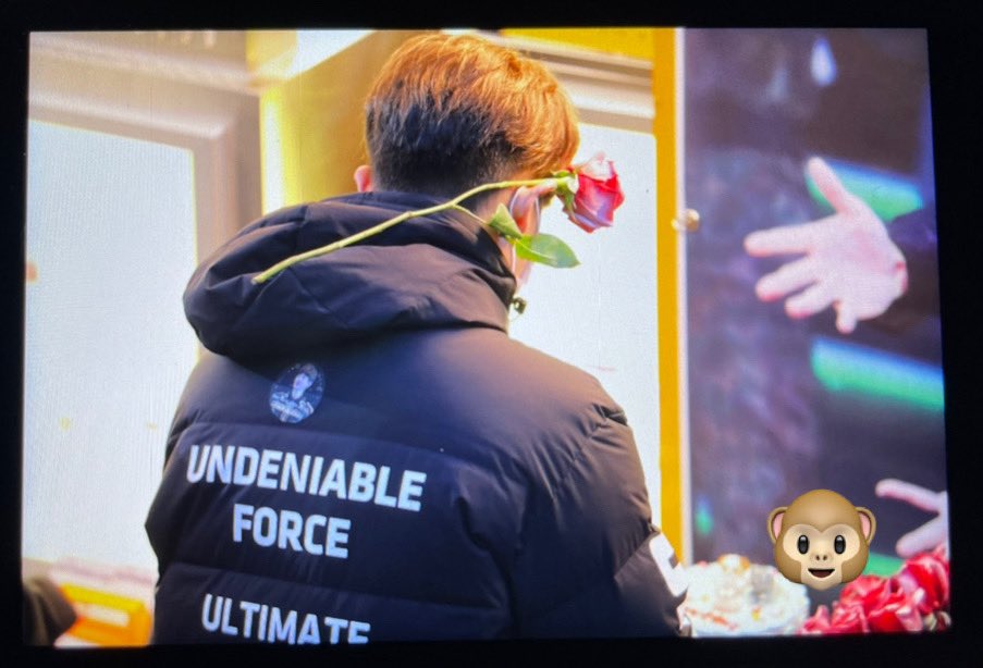 MONKEYEOL_92's tweet photo. 211117 찬열 뮤지컬 커피차 🌛
  
🌹🌹🌹

#찬열아_넌_우리의_메이사야  
#CHANYEOL #찬열 
#EXO #엑소 @weareoneEXO https://t.co/yK7435wmtC